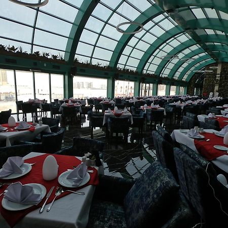 Ramada By Wyndham Manama City Centre Екстериор снимка