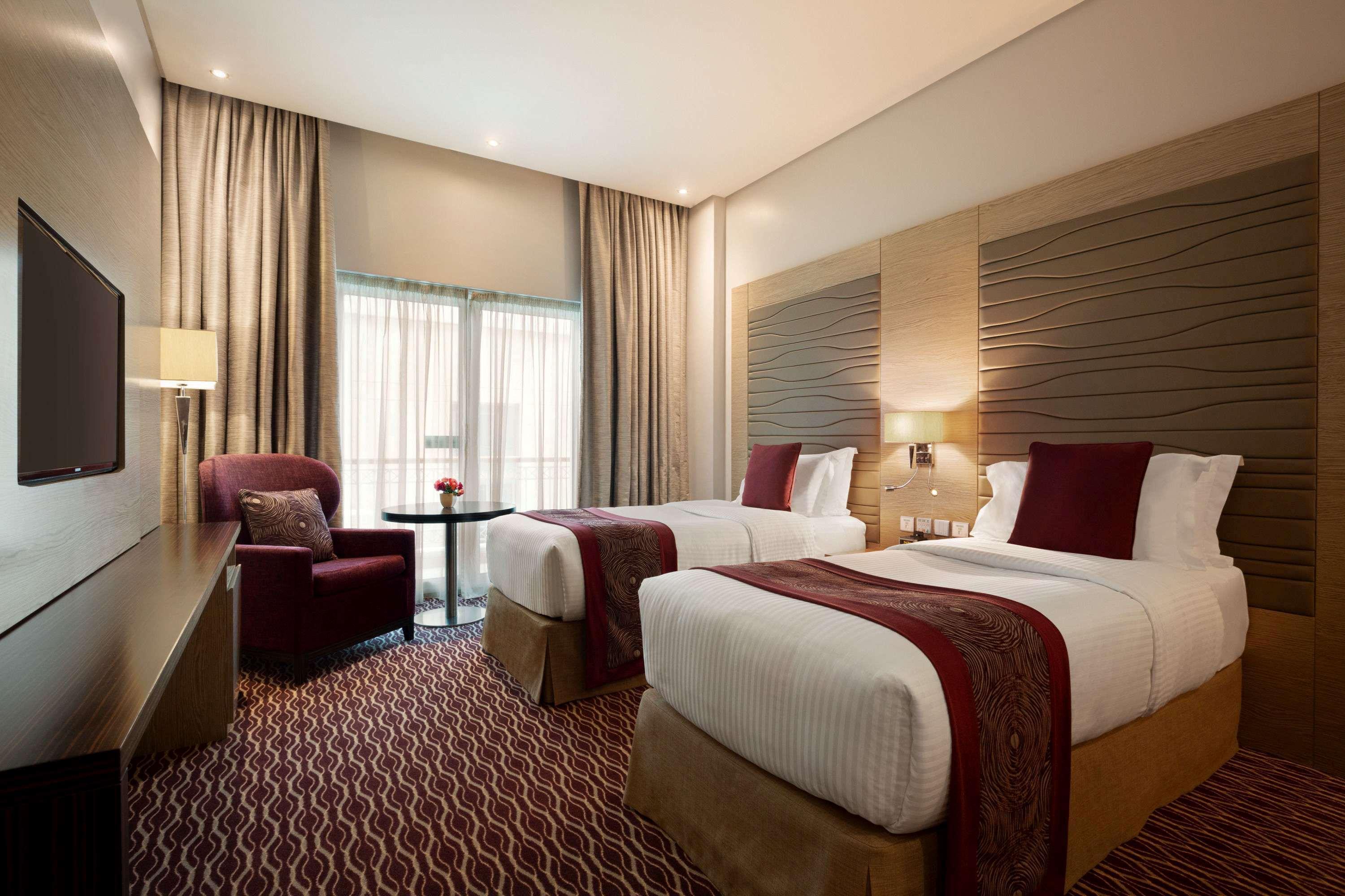 Ramada By Wyndham Manama City Centre Екстериор снимка