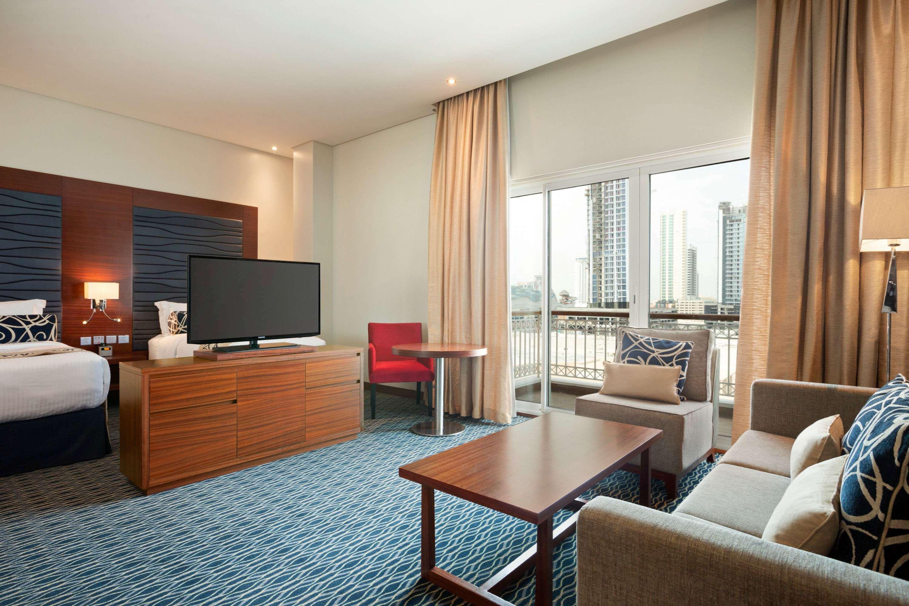 Ramada By Wyndham Manama City Centre Екстериор снимка