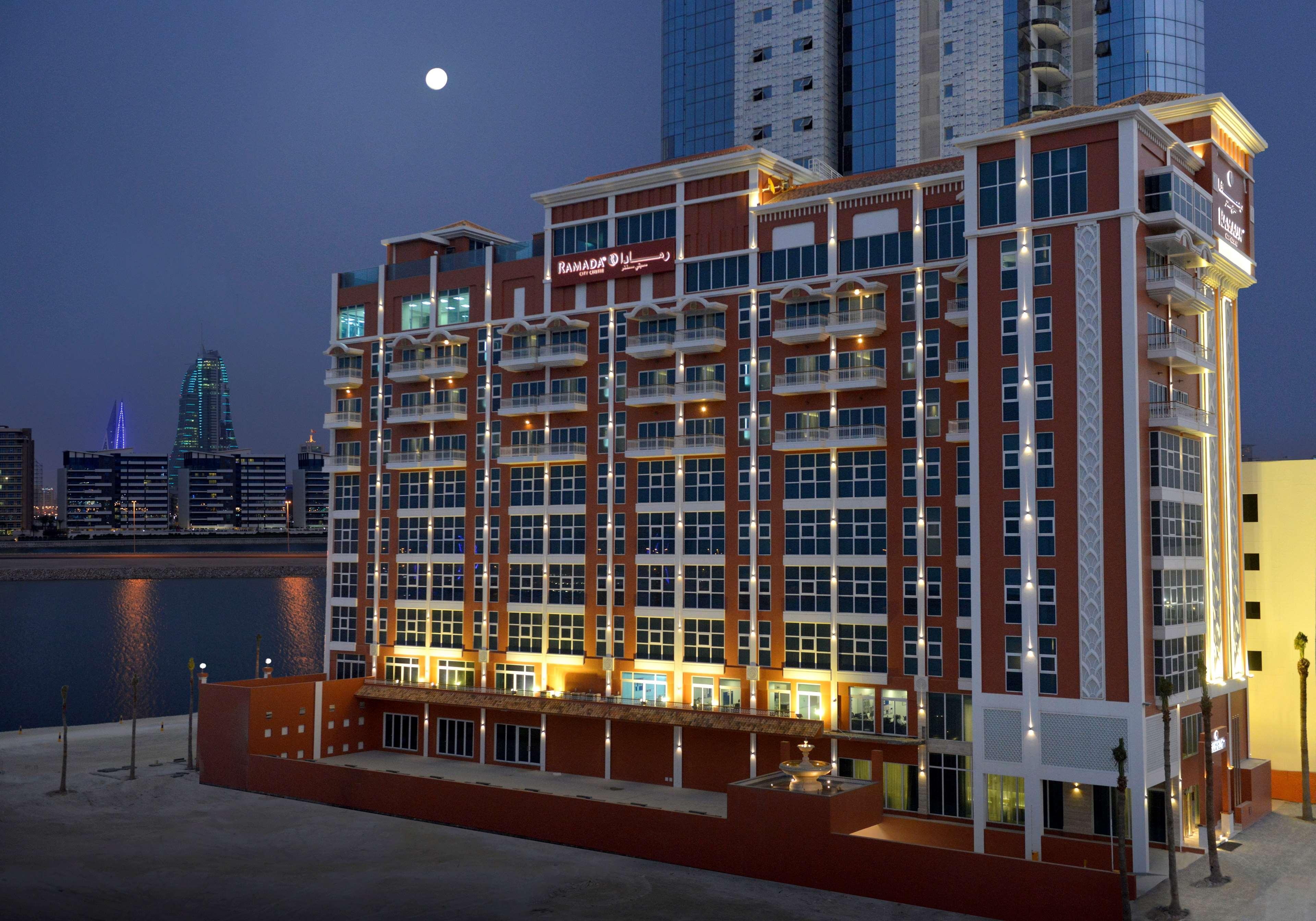 Ramada By Wyndham Manama City Centre Екстериор снимка