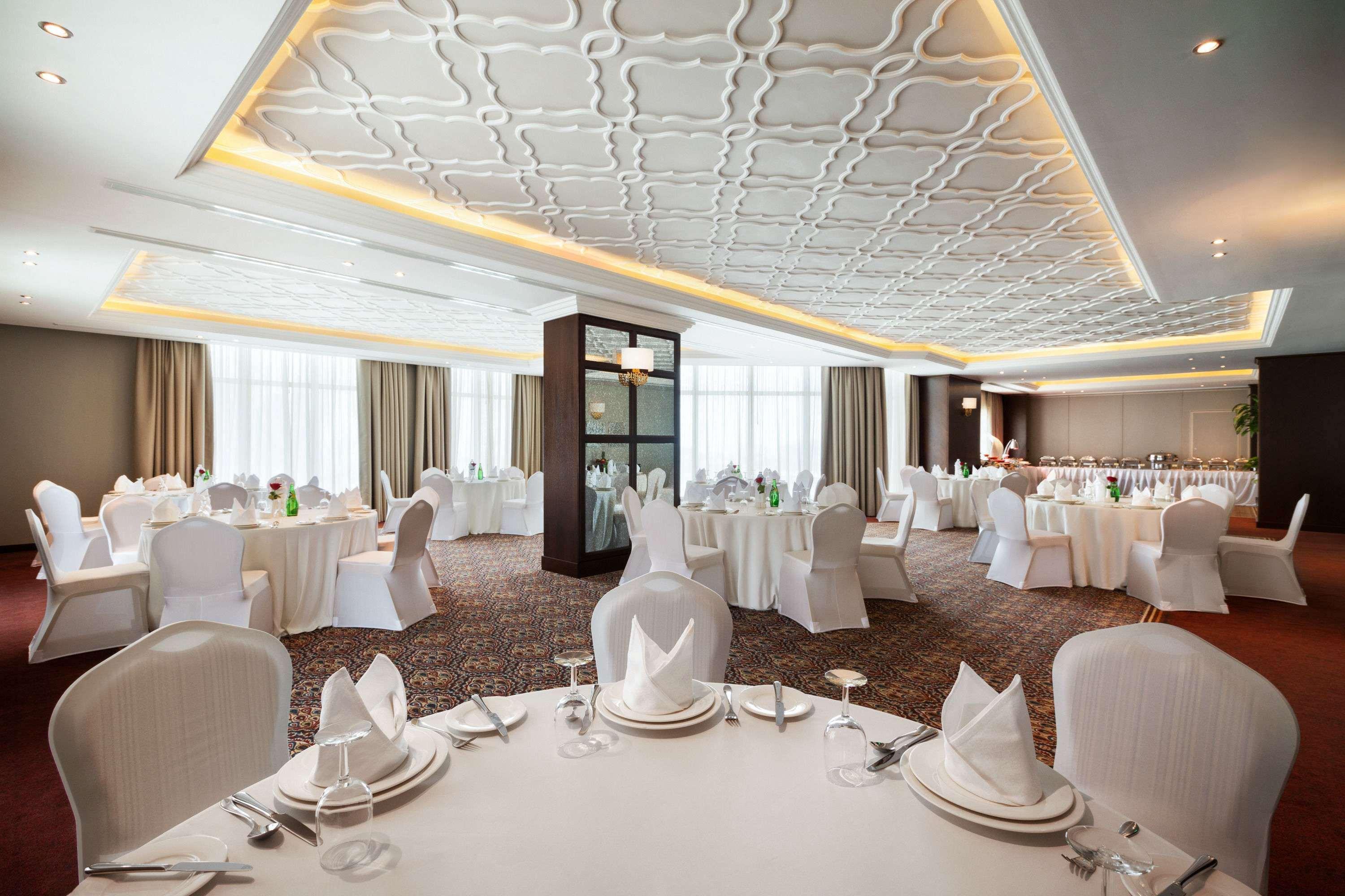 Ramada By Wyndham Manama City Centre Екстериор снимка