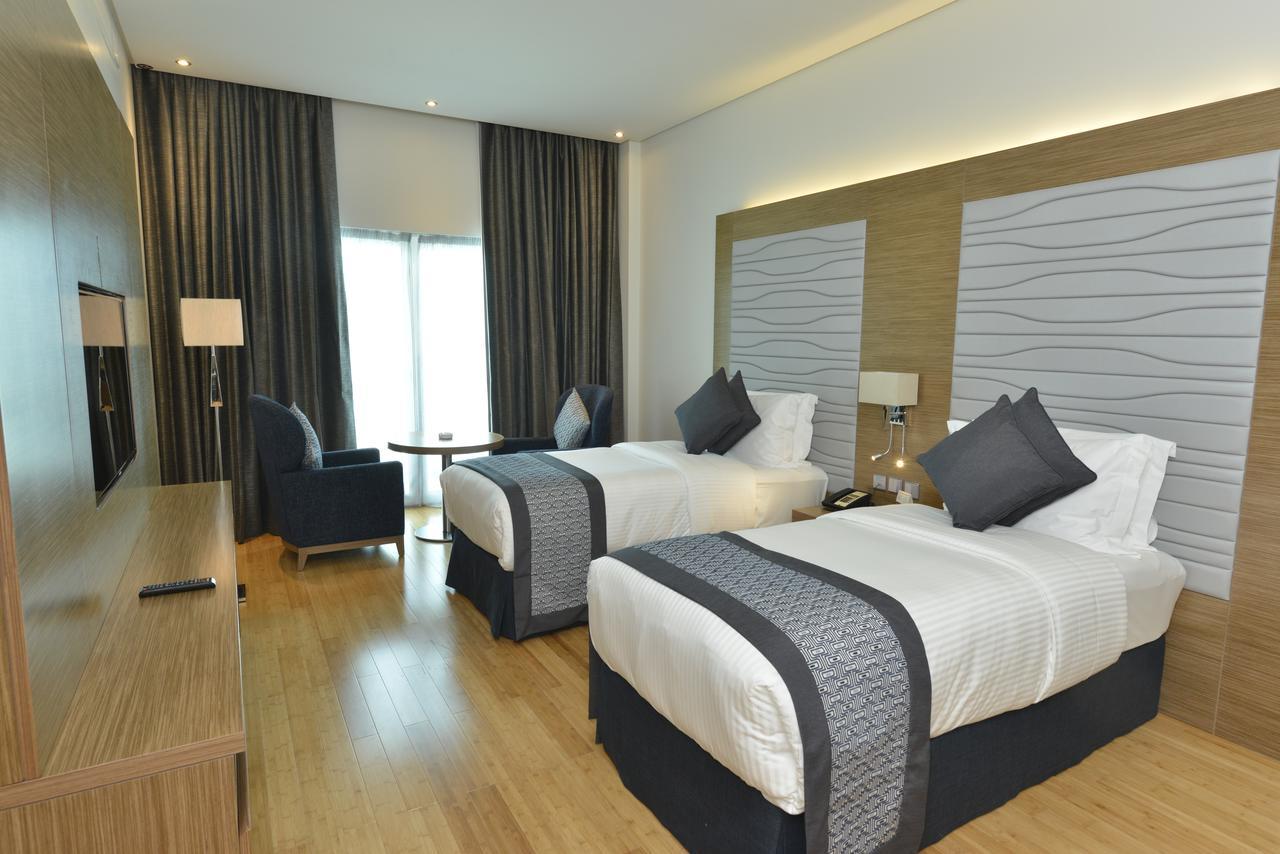 Ramada By Wyndham Manama City Centre Екстериор снимка