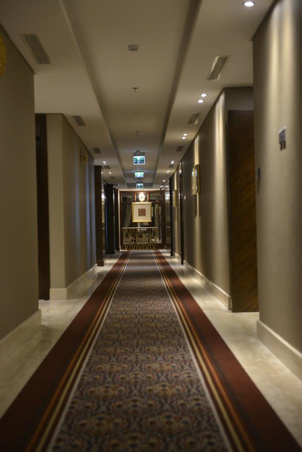 Ramada By Wyndham Manama City Centre Екстериор снимка