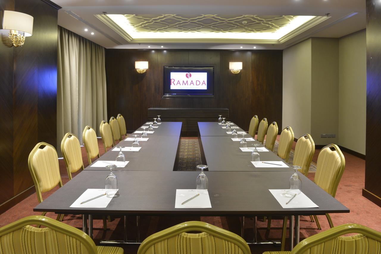 Ramada By Wyndham Manama City Centre Екстериор снимка