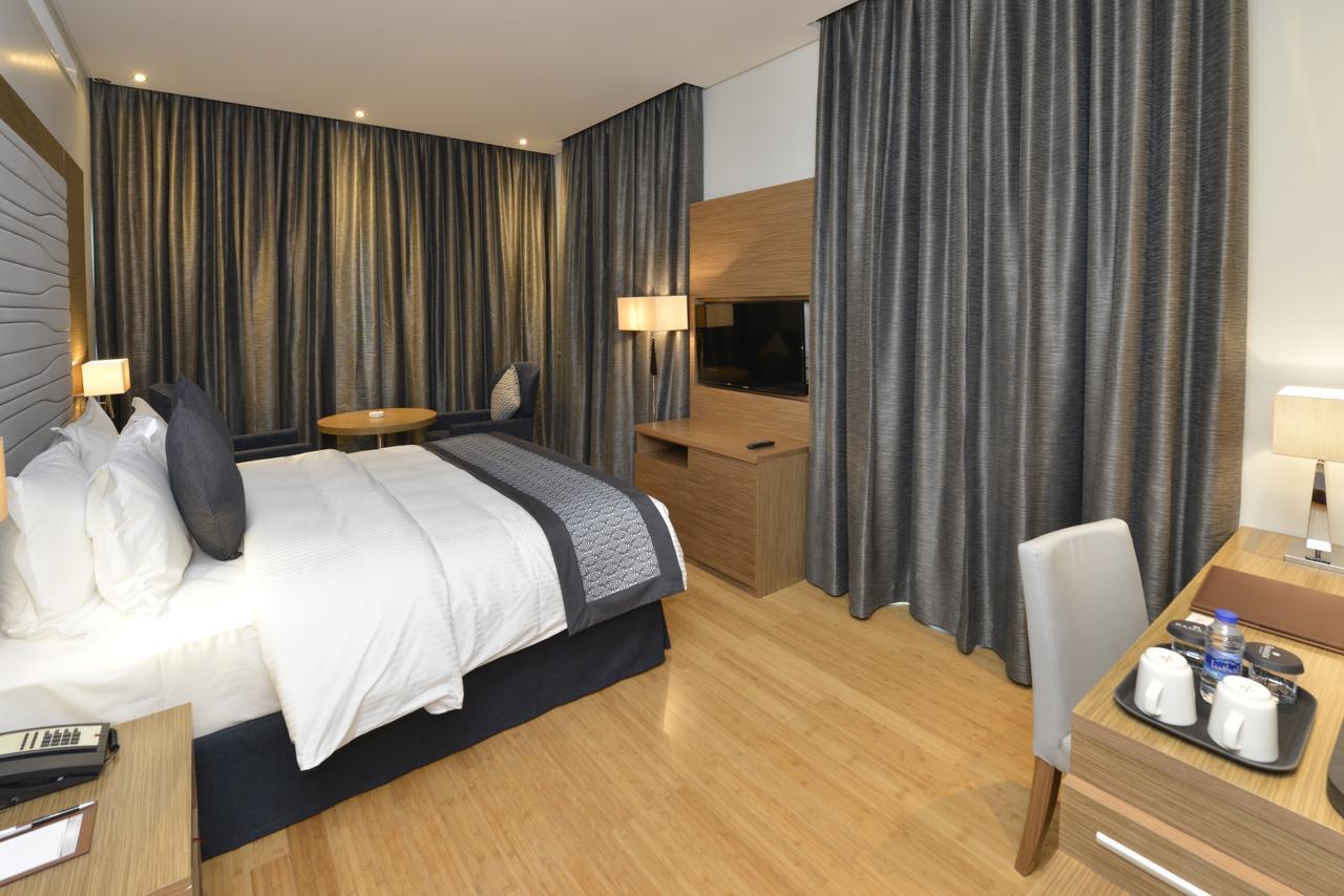 Ramada By Wyndham Manama City Centre Екстериор снимка