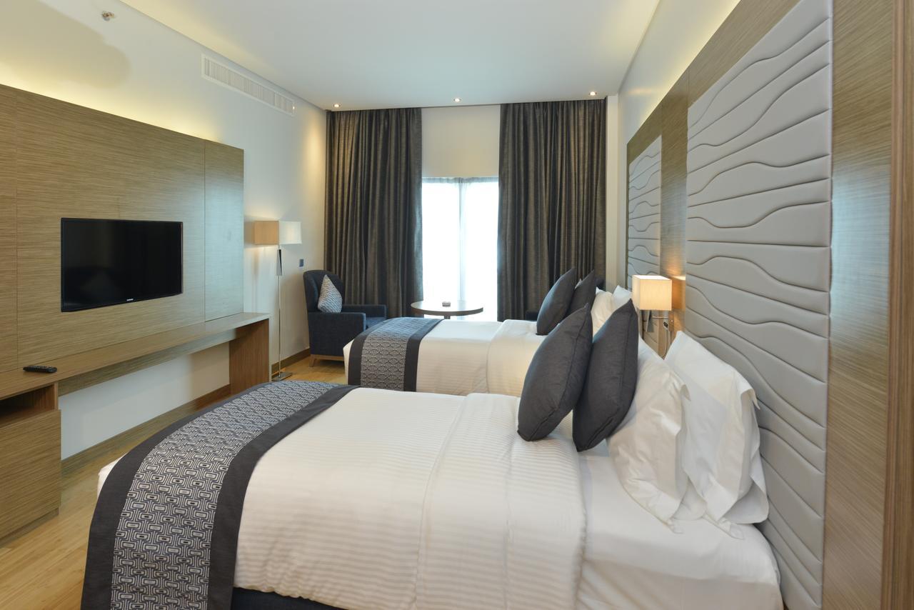 Ramada By Wyndham Manama City Centre Екстериор снимка
