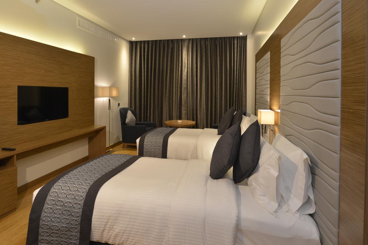 Ramada By Wyndham Manama City Centre Екстериор снимка
