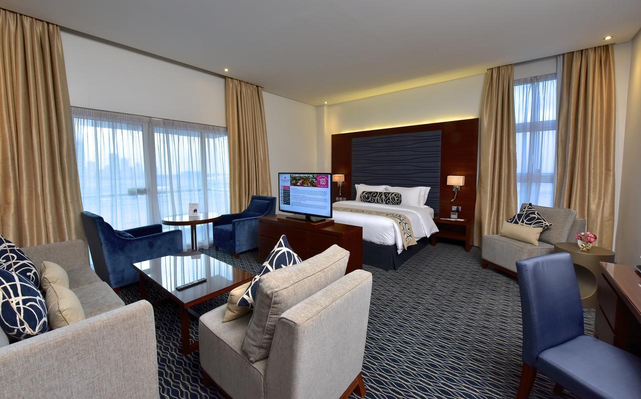 Ramada By Wyndham Manama City Centre Екстериор снимка