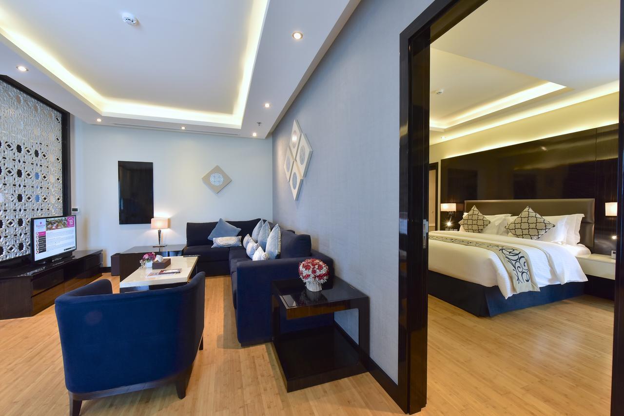 Ramada By Wyndham Manama City Centre Екстериор снимка