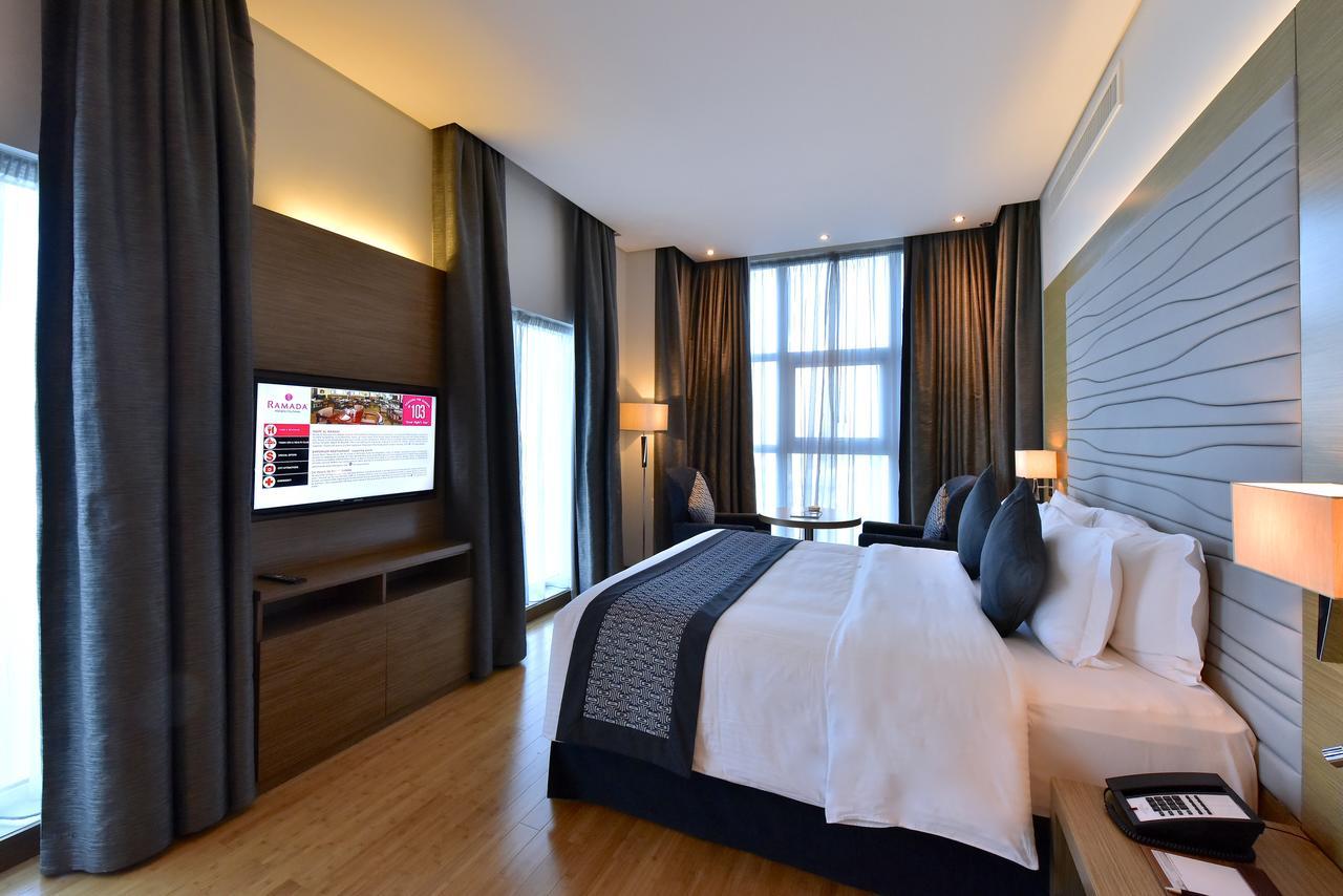 Ramada By Wyndham Manama City Centre Екстериор снимка