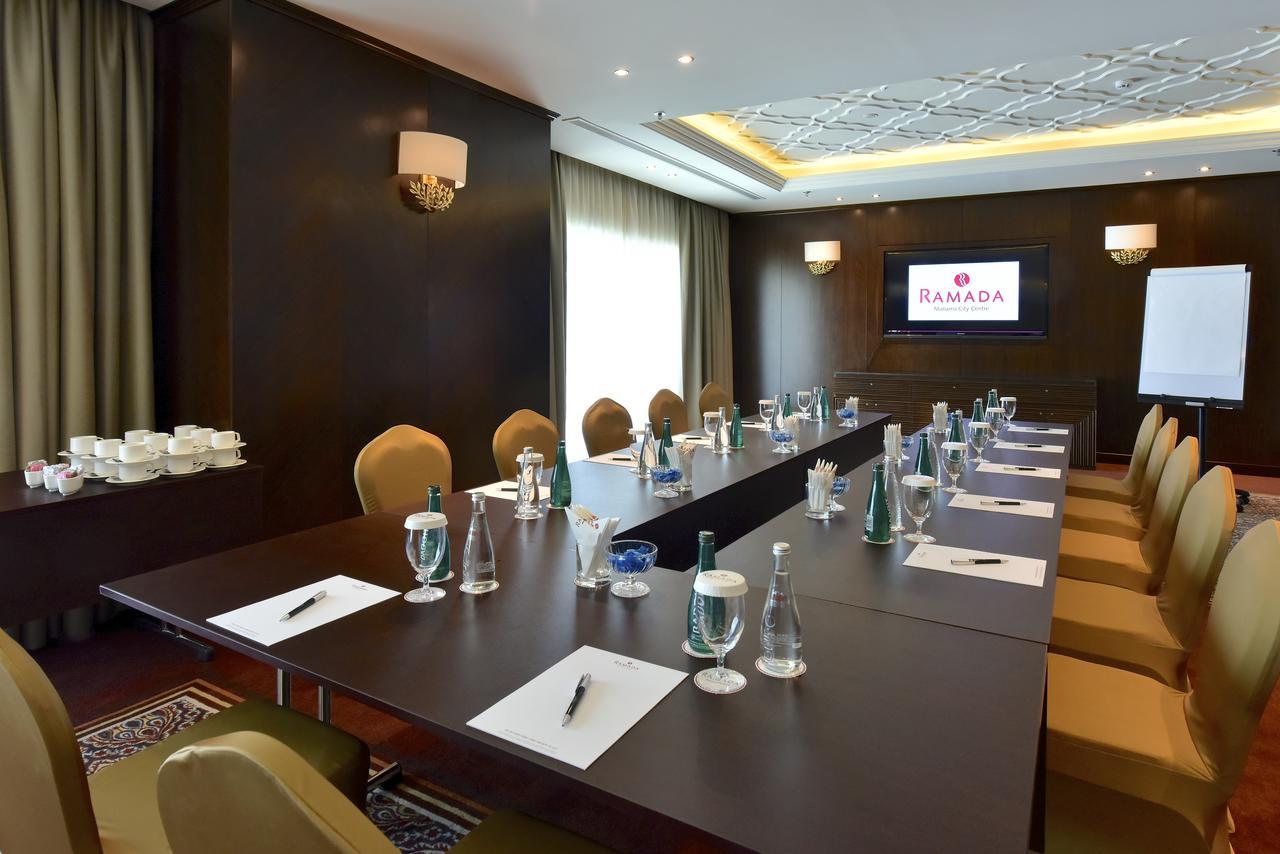 Ramada By Wyndham Manama City Centre Екстериор снимка