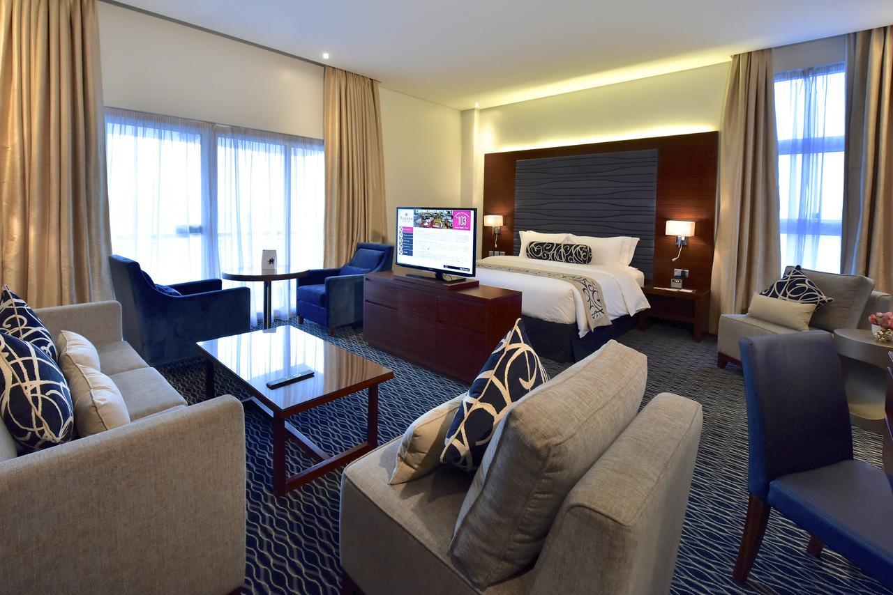 Ramada By Wyndham Manama City Centre Екстериор снимка