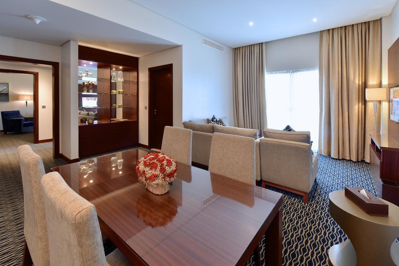 Ramada By Wyndham Manama City Centre Екстериор снимка