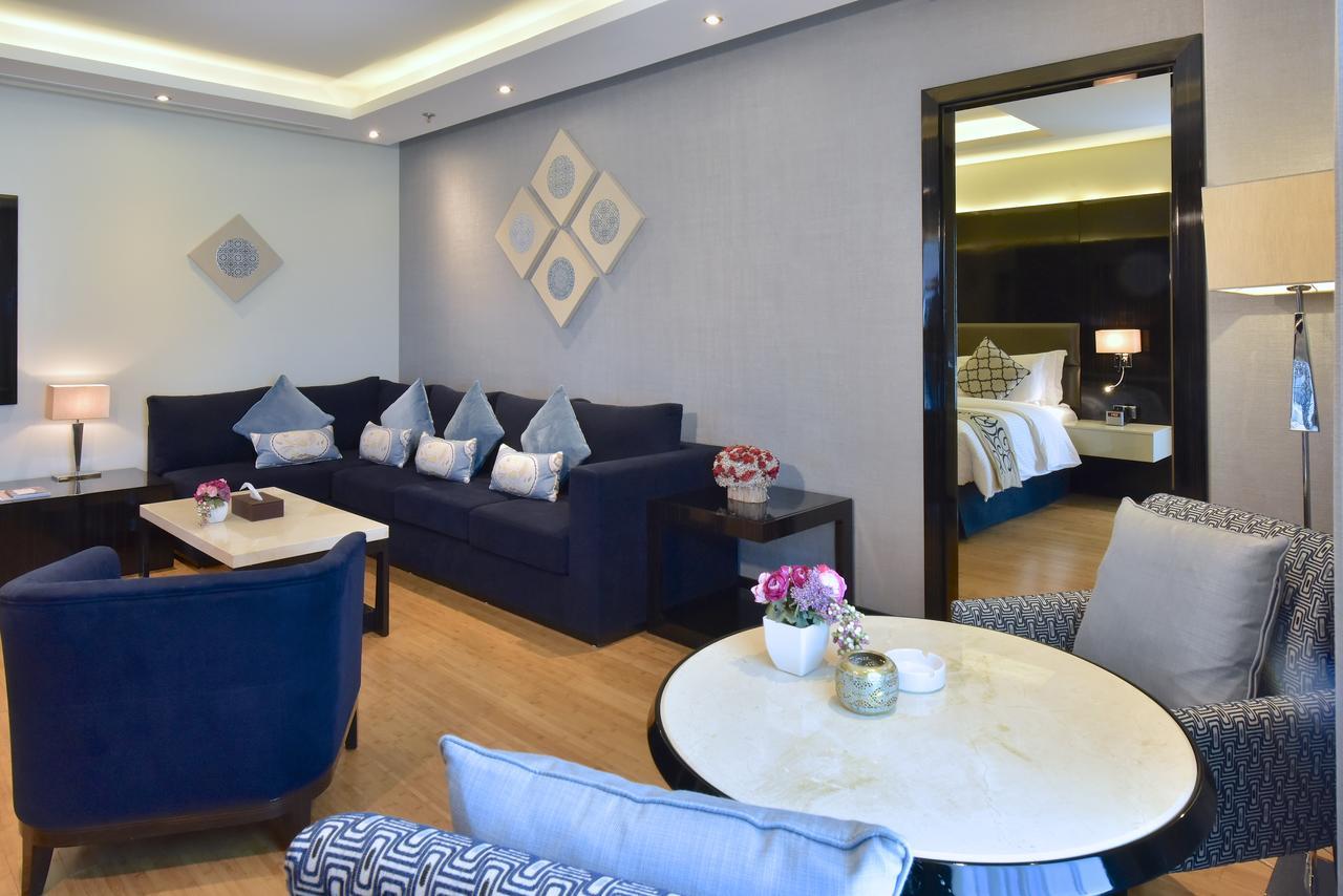 Ramada By Wyndham Manama City Centre Екстериор снимка