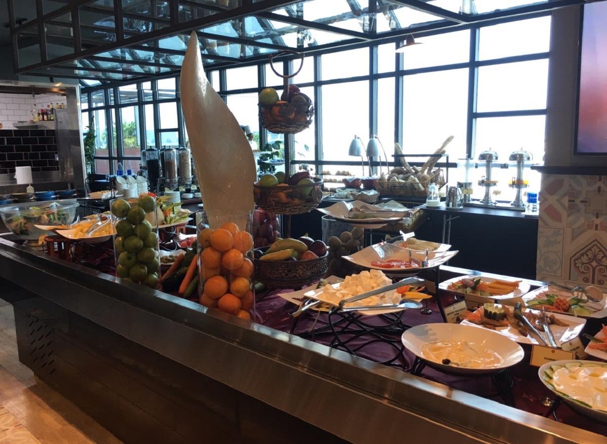 Ramada By Wyndham Manama City Centre Екстериор снимка