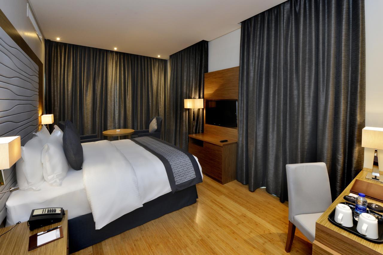 Ramada By Wyndham Manama City Centre Екстериор снимка