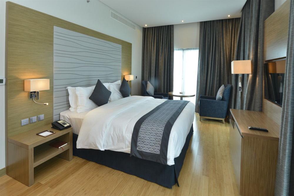 Ramada By Wyndham Manama City Centre Екстериор снимка